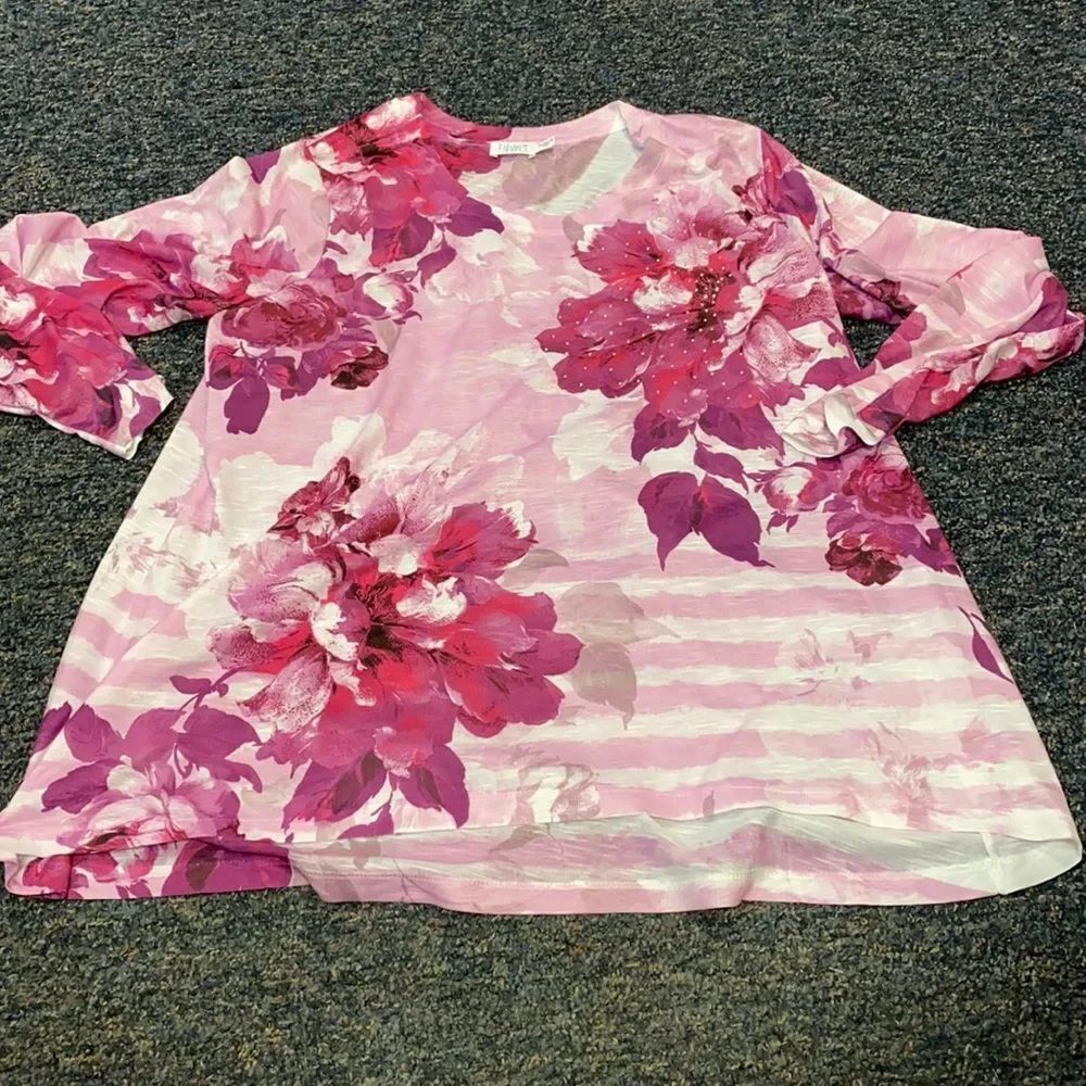 Time & TruāFloral Bedazzled Top sz. XL